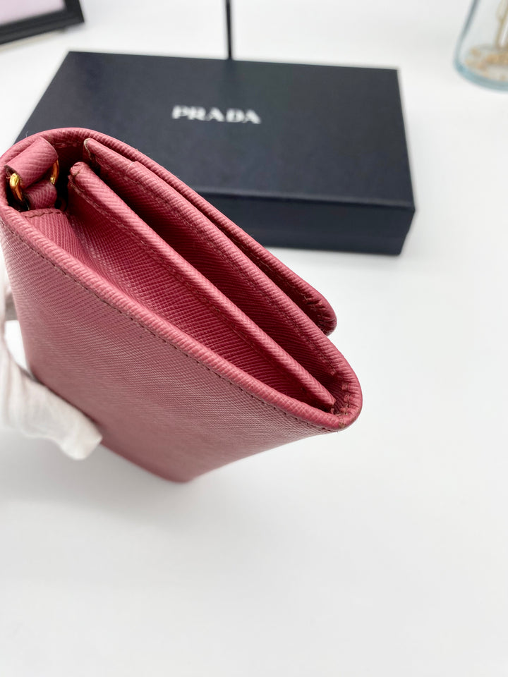 PRADA SAFFIANO WALLET ON CHAIN