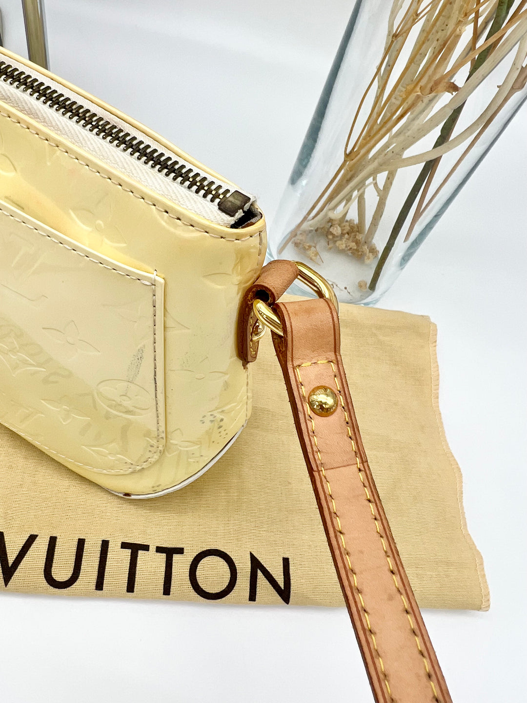 LOUIS VUITTON MINNA ST VERNIS CROSSBODY