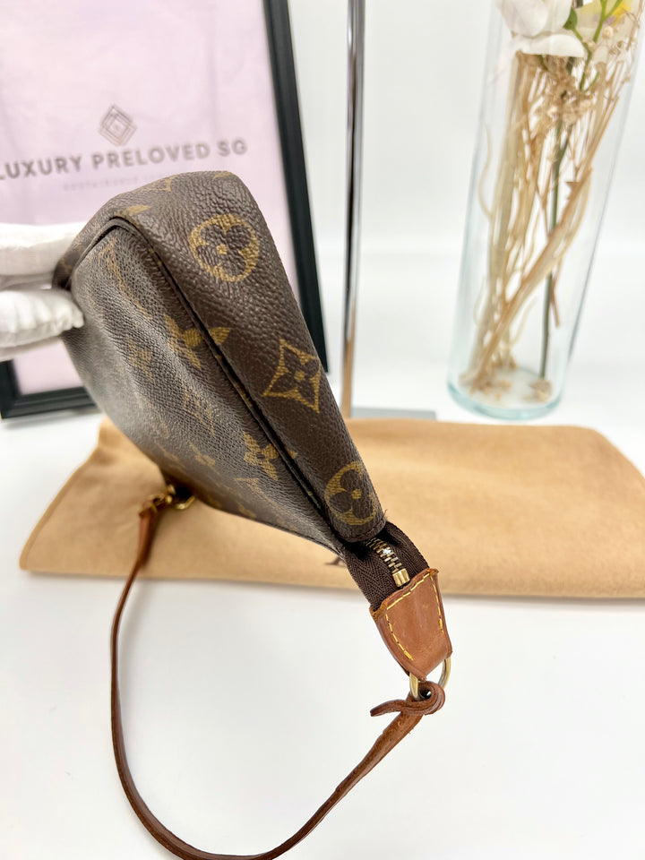 LOUIS VUITTON POCHETTE ACCESSOIRES MONOGRAM