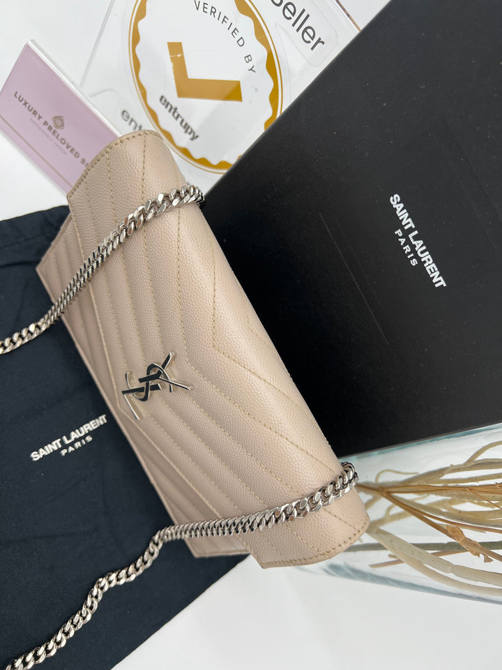 YVES SAINT LAURENT MONOGRAM ENVELOPE IN CHAIN