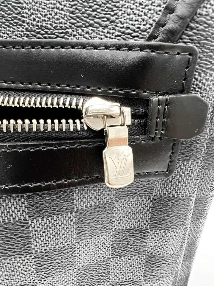 LOUIS VUITTON DANIEL MESSENGER BAG