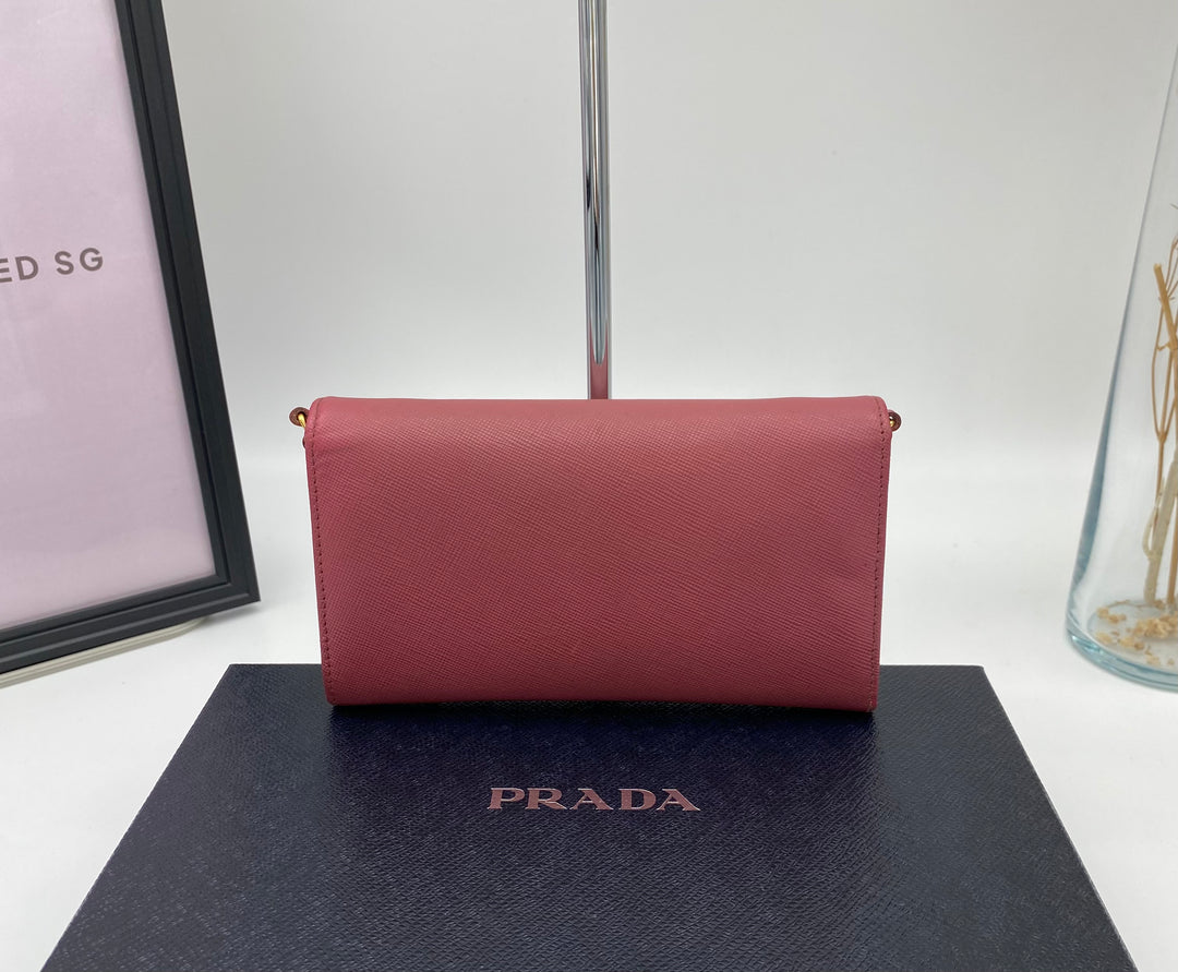 PRADA SAFFIANO WALLET ON CHAIN