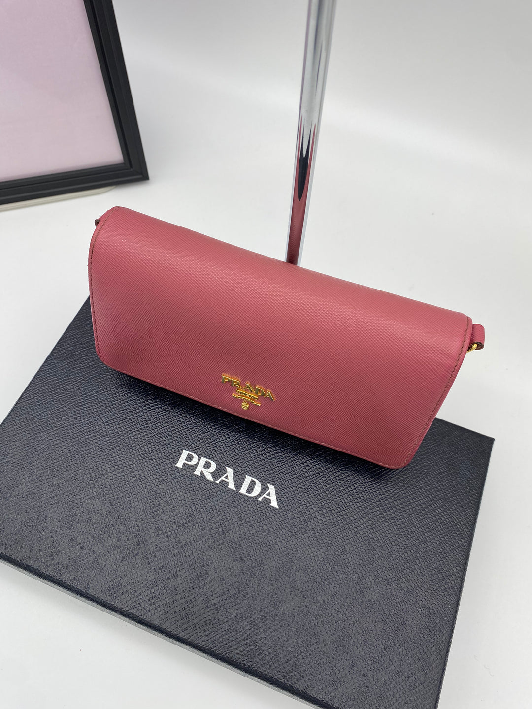 PRADA SAFFIANO WALLET ON CHAIN