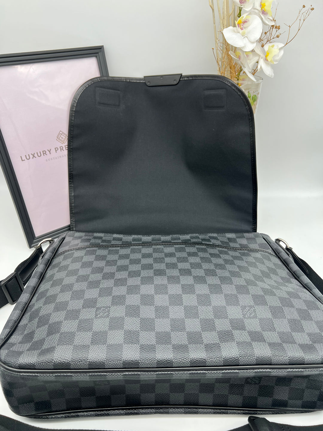 LOUIS VUITTON DANIEL MESSENGER BAG