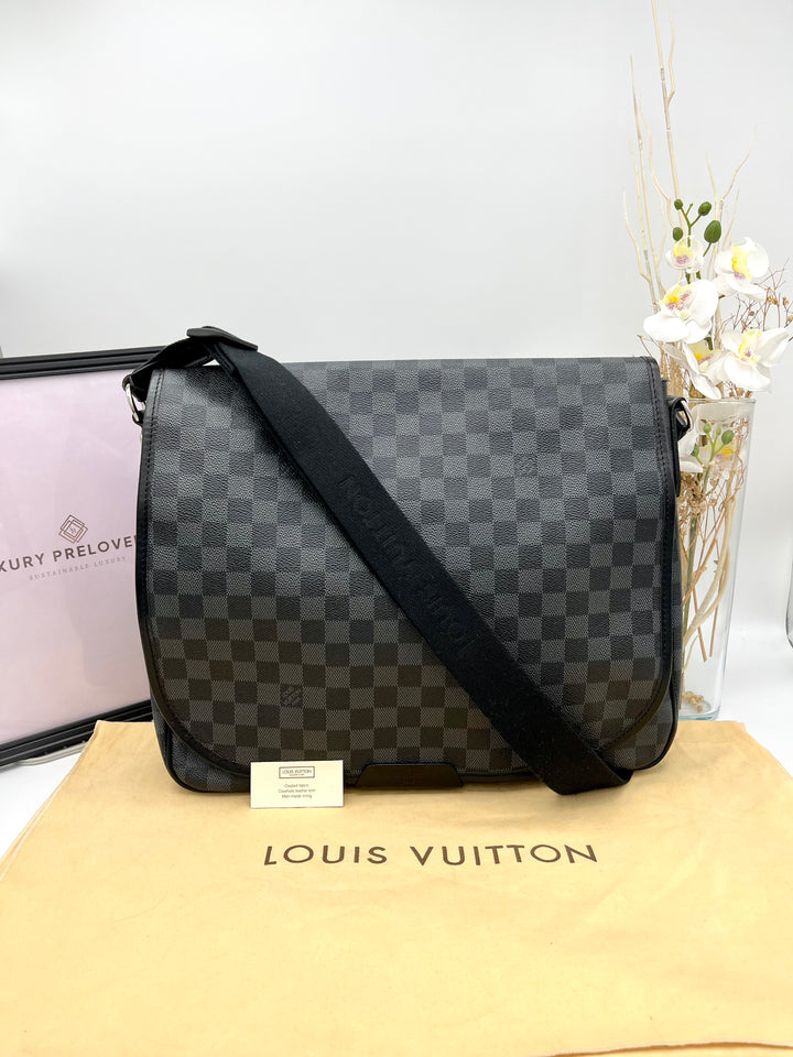 LOUIS VUITTON DANIEL MESSENGER BAG