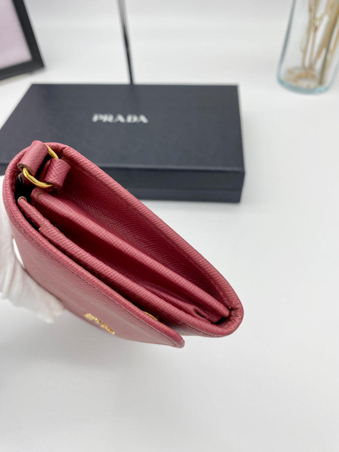 PRADA SAFFIANO WALLET ON CHAIN