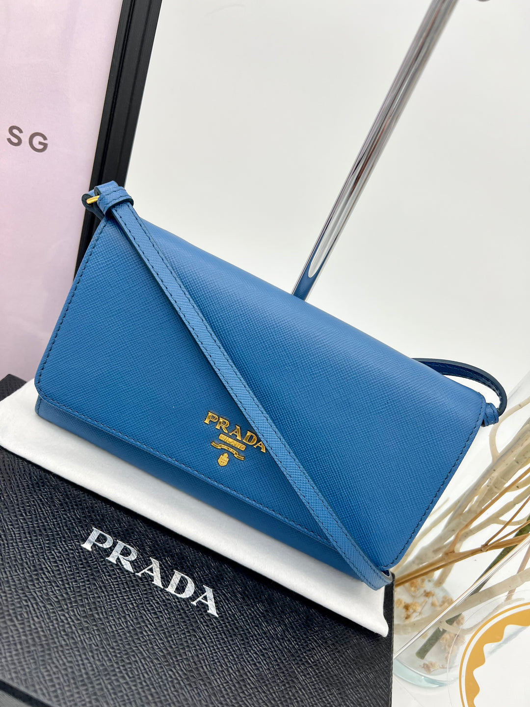 PRADA SAFFIANO WALLET ON CHAIN