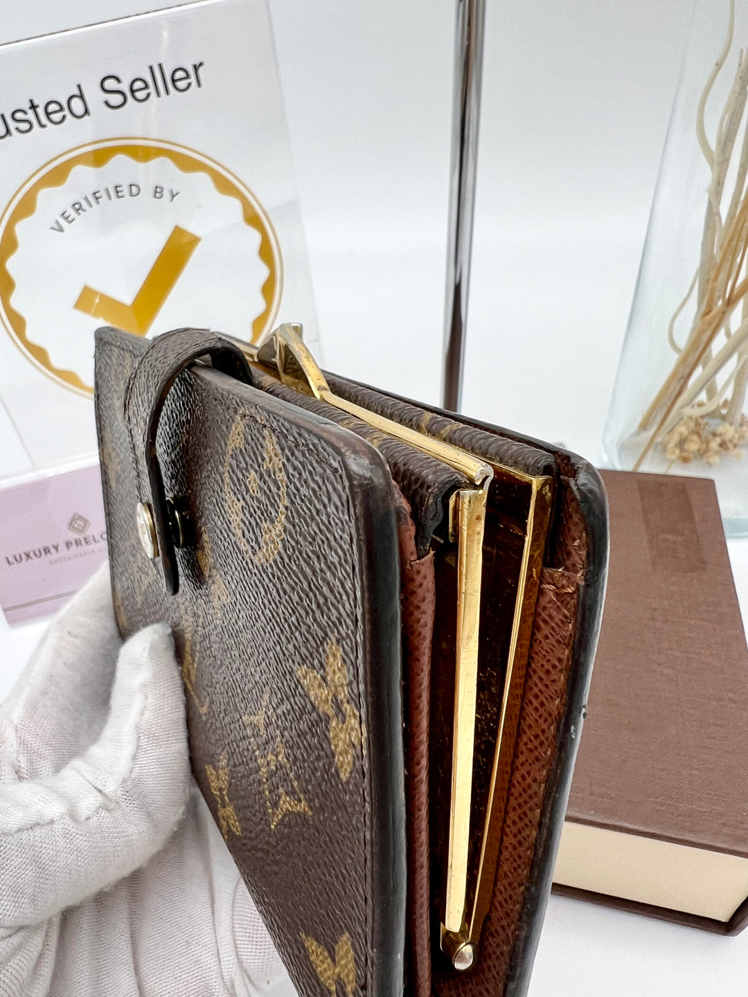 LOUIS VUITTON KISSLOCK WALLET MONOGRAM